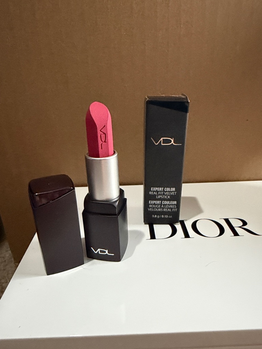 VDL Expert Color Real Fit Velvet Lipstick in shade 101 claret brand new